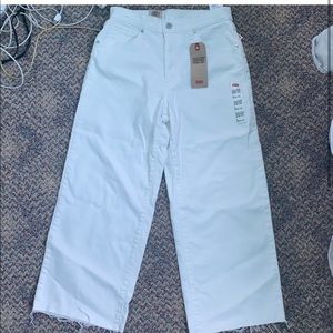 White cropped Levi’s